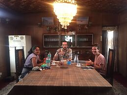 New Sea Palace Houseboats