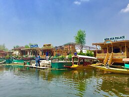 New Sea Palace Houseboats