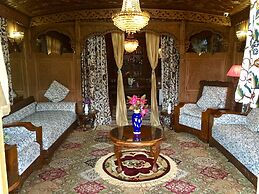 New Sea Palace Houseboats