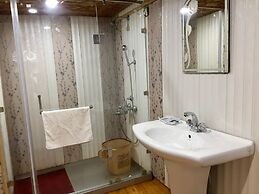 New Sea Palace Houseboats