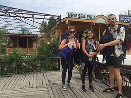 New Sea Palace Houseboats