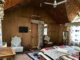 New Sea Palace Houseboats