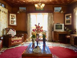 New Sea Palace Houseboats