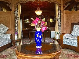 New Sea Palace Houseboats