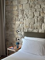 Olivia Rooms Teocrito