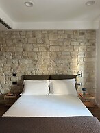 Olivia Rooms Teocrito