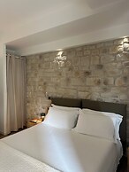 Olivia Rooms Teocrito