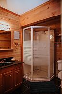 Big Creek Lodge - Working Guest Ranch