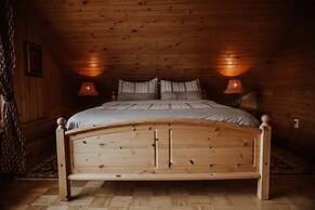 Big Creek Lodge - Working Guest Ranch