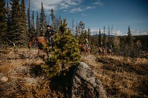 Big Creek Lodge - Working Guest Ranch