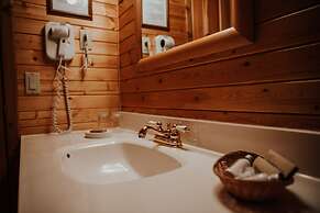 Big Creek Lodge - Working Guest Ranch