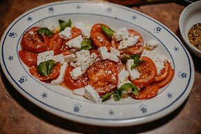 Big Creek Lodge - Working Guest Ranch