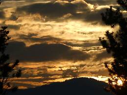 Big Creek Lodge - Working Guest Ranch