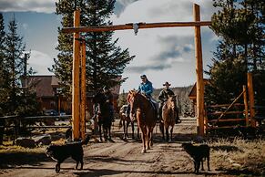 Big Creek Lodge - Working Guest Ranch
