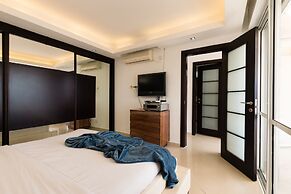 Apartment with Sauna, Hot Tub & Parking