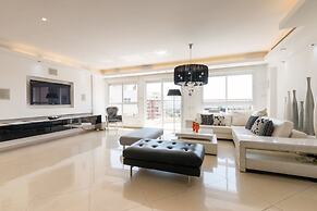 Apartment with Sauna, Hot Tub & Parking