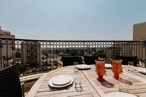 Apartment with Sauna, Hot Tub & Parking