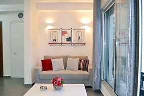 Classic 1BR in City Center near Beach by FeelHome