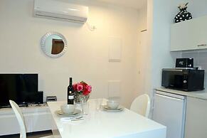 Classic 1BR in City Center near Beach by FeelHome