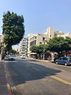 Classic 1BR in City Center near Beach by FeelHome