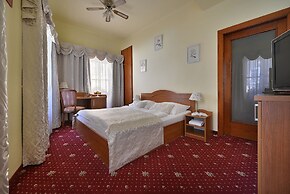 Hotel U Tri Pstrosu