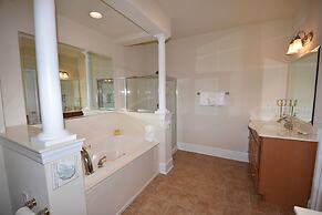 Edgewater Apartment 437