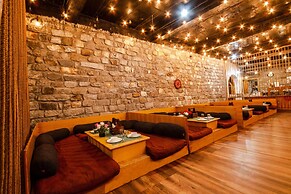 Winterfell The Stay, Unique River Front Resort