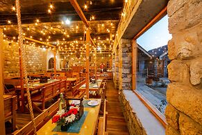 Winterfell The Stay, Unique River Front Resort