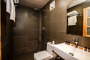 Winterfell The Stay, Unique River Front Resort