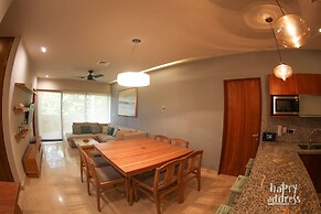 Fabulous 3BR Condo steps away from 5th Avenue and beach by Happy Adddr