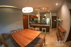 Fabulous 3BR Condo steps away from 5th Avenue and beach by Happy Adddr