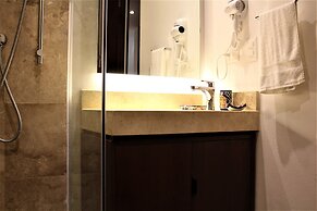 High-end comfort 2BR Condo with pool access by Happy Address