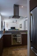 Profound relaxation in 2BR Condo with pool view by Happy Address