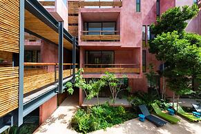 Profound relaxation in 2BR Condo with pool view by Happy Address