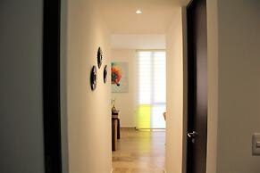 Profound relaxation in 2BR Condo with pool view by Happy Address