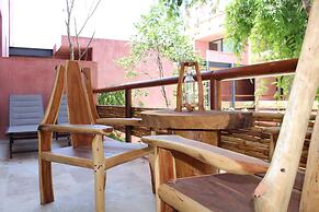 Profound relaxation in 2BR Condo with pool view by Happy Address