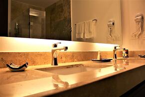 Profound relaxation in 2BR Condo with pool view by Happy Address