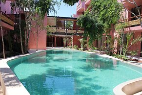 Profound relaxation in 2BR Condo with pool view by Happy Address