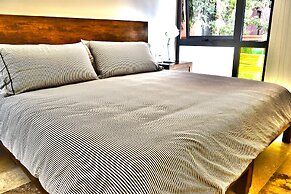 Chic Jungle 2 BR Condo by Happy Address