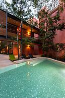 Chic Jungle 2 BR Condo by Happy Address