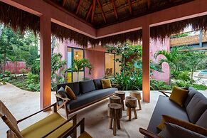 Chic Jungle 2 BR Condo by Happy Address