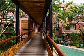 Chic Jungle 2 BR Condo by Happy Address