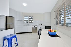 2 BDRM Beach Apartment BILGOLA4