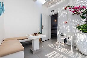 Niki Savvas Studio & Suites