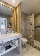 Niki Savvas Studio & Suites