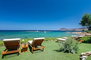 Niki Savvas Studio & Suites