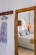 Niki Savvas Studio & Suites