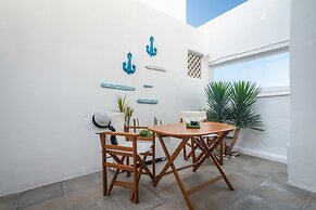 Niki Savvas Studio & Suites