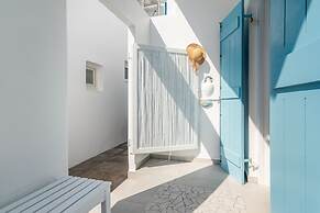 Niki Savvas Studio & Suites