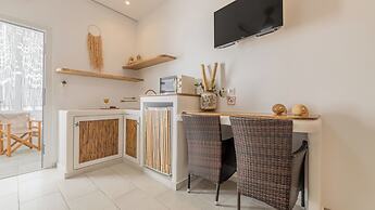 Niki Savvas Studio & Suites